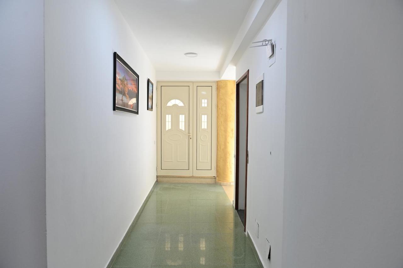 Vila Oxinn Kryemëdhej Exterior foto